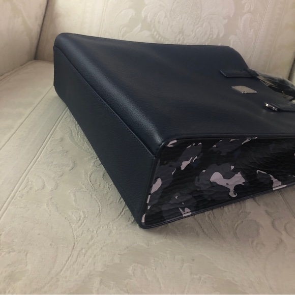 $750 MCM Aren Navy Leather Camouflage Print Tote Bag - Picture 8 of 9